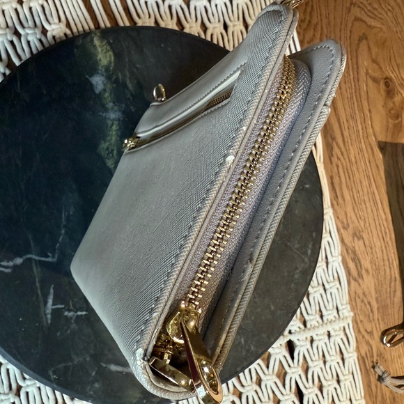 Calpak travel crossbody wallet - Picture 6 of 8